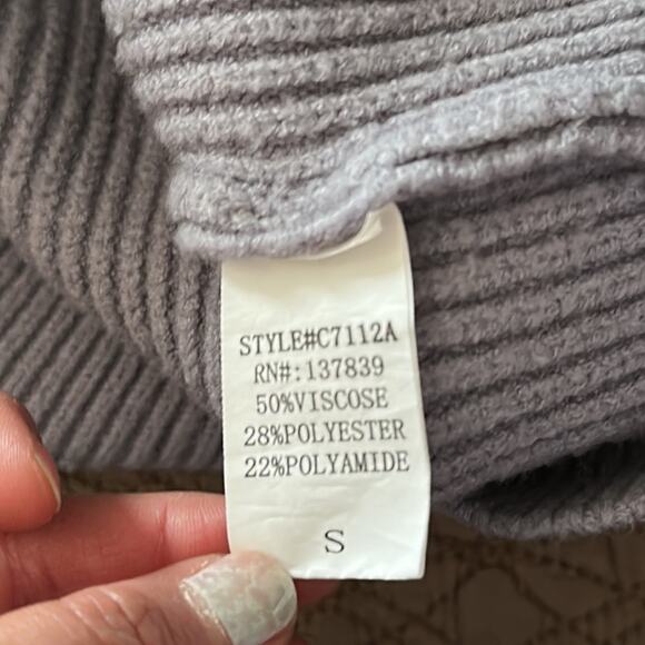 Debut | Dreamers Embroidered Polka Dot Pullover with Puff Sleeves Size S - Picture 8 of 10